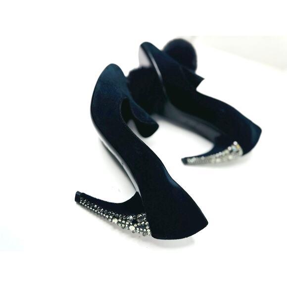 Louis Vuitton Black Blue Nuit Frill Mink Pompom Pumps Heels Size 35.5 Runway - Picture 10 of 12